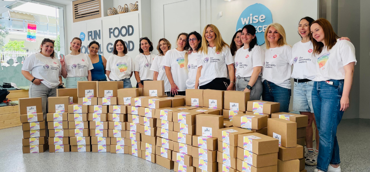 200 “Boxes of Love” for the Children of the Panhellenic Association of Friends of Large Families